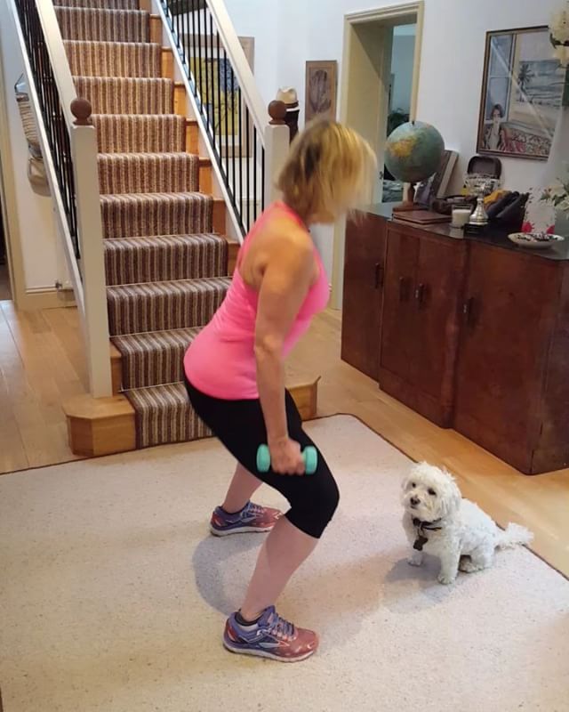 Squats and curtsy squats with hand weights.

With a bit more energy than the last exercise
Maybe the change of music tempo helped!
@misslucy_lou seems more engaged with this exercise now. Wonder if my clients snd insta followers feel the same???