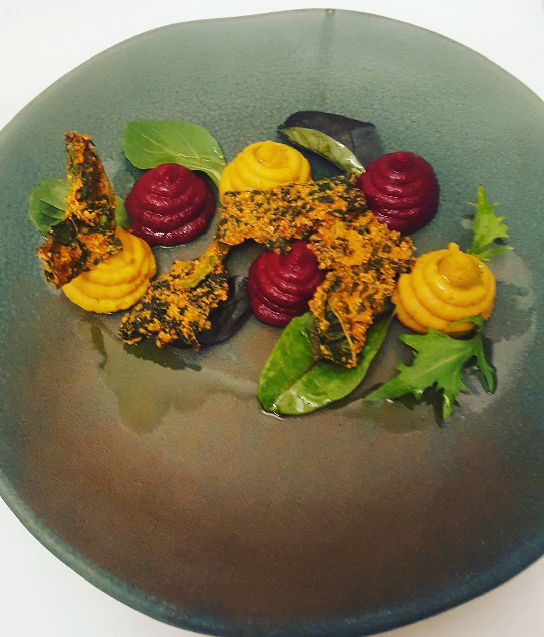 How to eat healthily but still deliciously!

The most delicious starter of beetroot and butternut houmous with cavolo nero crisps. Yummy! 
 @grayshottspa