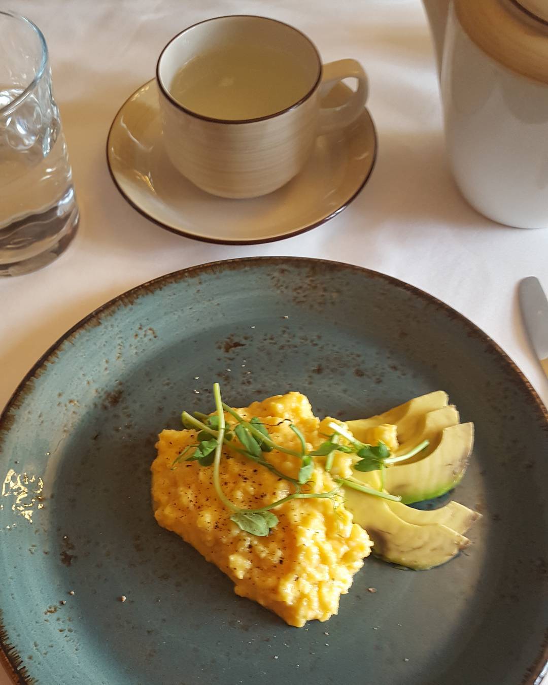 Sunday breakfast.

Scrambled eggs and avocado with some shoots and lemon and ginger hot water.
Protein in the eggs and complex carbs and good fats in the avocado. 
@grayshottspa