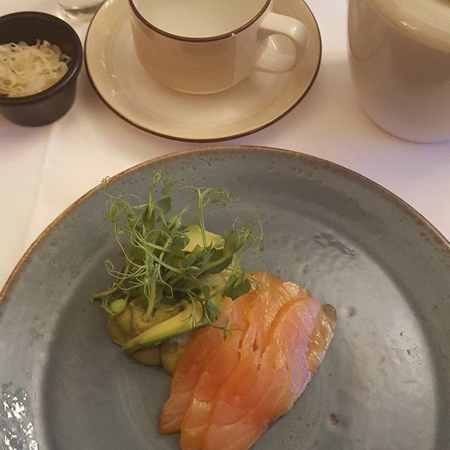 A regime morning @grayshottspa . 
Breaking the 5:2 fast with breakfast of spiced cured salmon with avocado and butter bean houmous ( no coffee)! Yummy and super healthy with omega 3 and good fats.

A swim in the indoor pool, a plunge in the very cold but invigorating icy plunge pool after a steam room. All fitted in befire a 16 minute  hydrotherapy bath with Epsom salts which are great for magnesium, detoxification and relaxation.

Lunch is a buternut, chilli and lime soup followed by cold salmon with green baby pea shoots, a walnut dip and a designer swoosh of pureed beetroot. Accompanied with a rainbow mix of vegetables for vits ACE and zinc with their health giving benefits as antioxidants.

Of course digestive bitters and sauerkraut to start to get those digestive juices working for good gut health and a few soaked mixed nuts (and some olives) for their good fats.

So as you can see a Grayshott regime is by no means a starvation diet and there is still a 2 course dinner later after a pilates class.

No grains, no sugar, no milk, 
but simply protein, healthy fats,  vegetables,, fibre, nuts and fermented foods all helping the body to become its optimum best with a healthy functioning gut.