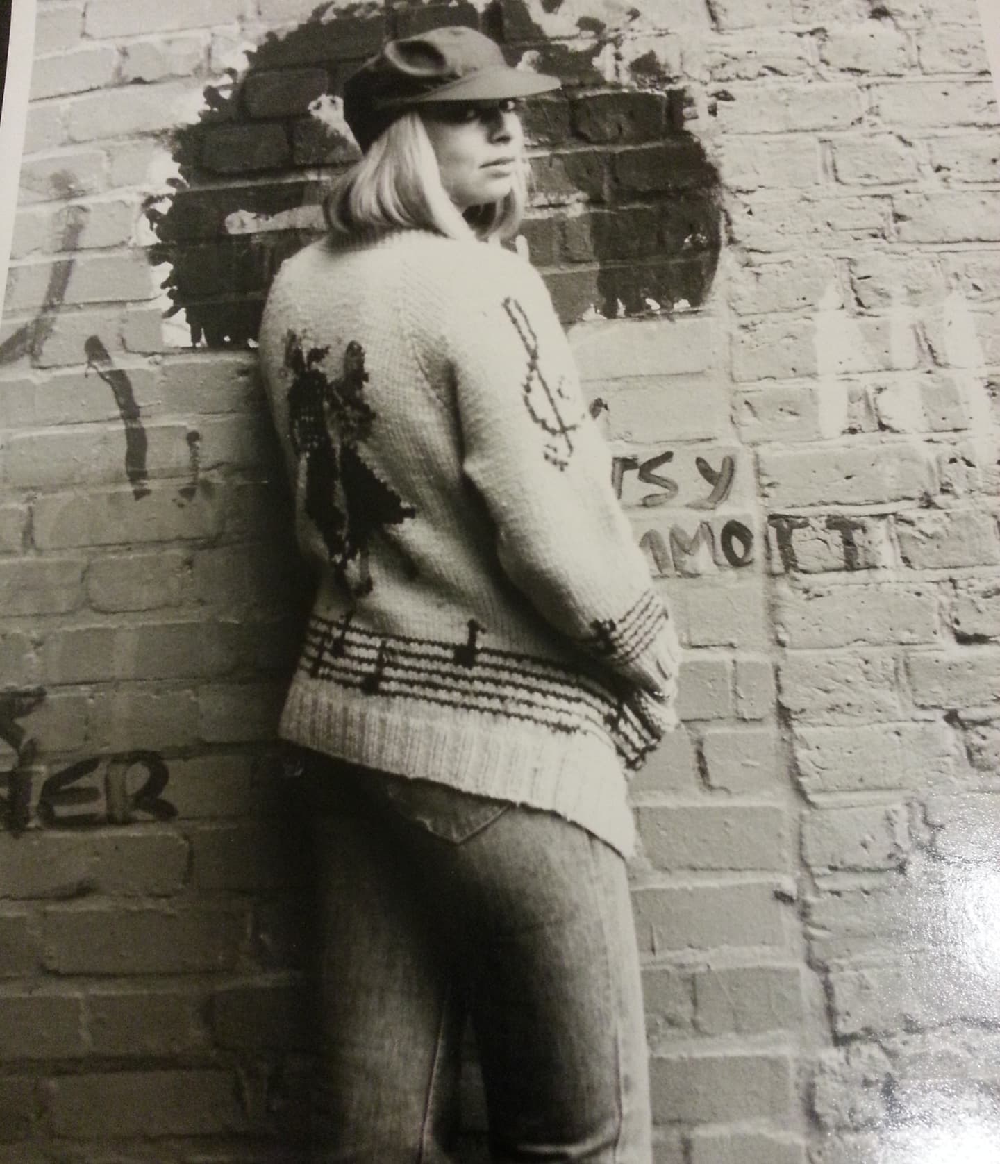 hand-knit retro cardi and jeans. 1980. Kings road Chelsea.

Definitely changed shape since my 20s- cardi still fits - jeans a million miles off.
.
.
.

supporting women
.