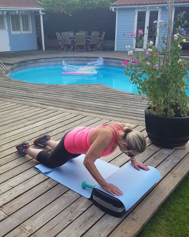 Alternate half press ups

Using lightweights for additional workout for surrounding shoulder girdle muscles strengthening.
Holding core, keeping back and head aligned and hips still.
All round body workout