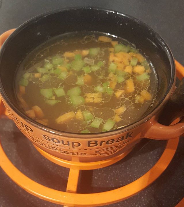 Tonight's chicken bone broth supper.

Recipe as in the earlier posting.
I've added chopped carrots and celery for a bit of crunch.

#5:2diet