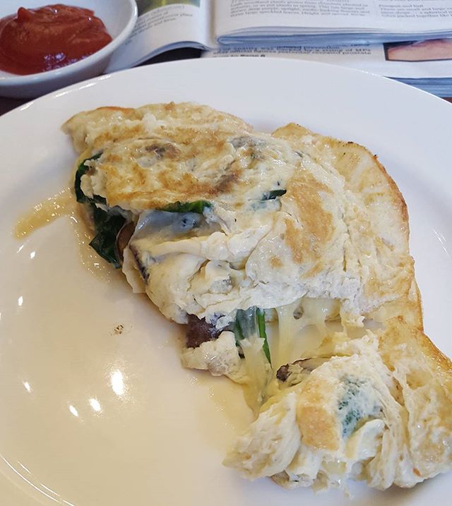 A late breakfast after the pilates class.

A cheese mushroom and spinach omelette .Yes you may have spotted Ketchup in the photo. 
Although Ketchup has sugar which I exclude from my own eating regime and recipe suggestions,  just sometimes a little taste of what you fancy is better than total denial so you dont crave.

healthyfood