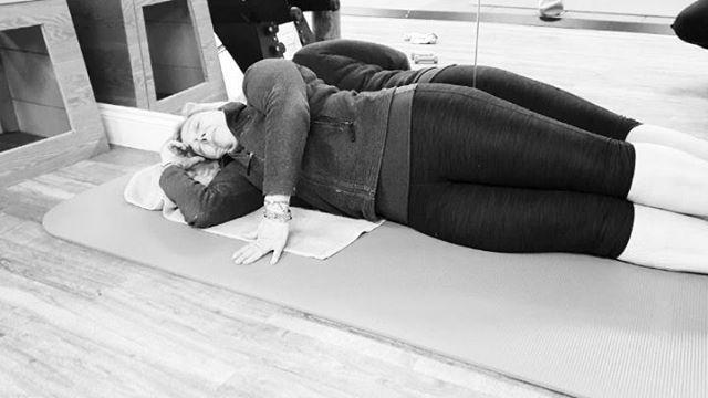 Waking up the glutes.

When in rehab after a knee ligaments injury and little or no exercise for weeks- it's best to get the basic core strength muscles activated before launching back into the same advanced levels of exercise as before.

Repetitions increase daily.

The instructions are in the video voice-over together with my actions. With thanks to Tessa @bh_beyondhealth