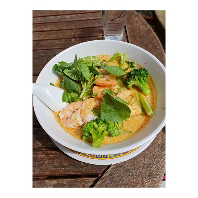 Thai king prawn Laksa curry lunch in the sun today at Phat Phuk noodle bar London.

Low carb and protein Thai lunch on London's Kings road Chelsea. My favourite little cafe with Thai street food. Yummy healthy and inexpensive. I always ask the rice noodles to be replaced with vegetables so they add extra broccoli and leaves. 
The base ingredient of a Laksa is coconut milk which has loads of health benefits:

Improves Heart Health by Lowering Blood Pressure and Cholesterol.. Builds Muscle and Helps Lose Fat. .
Provides Electrolytes and Prevents Fatigue. ... Helps Lose Weight. ... Improves Digestion and Relieves Constipation. ... Manages Blood Sugar and Controls Diabetes. ... Helps Prevent Anemia.
.
.
.
.