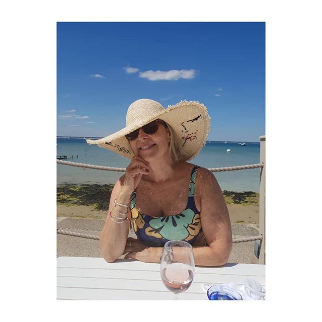 At lunch yesterday at The Hut Colwell Bay, isle of Wight. 
Sunhats necessary

Hat from Oliver Bonas, dress Zara. Wine Pino Grigio Blush.
.
.
.
.
.