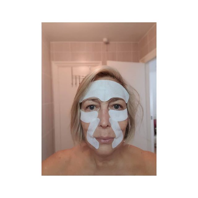 Getting ready for a black tie ball. 
Trying out a skyn ICELAND hydro cool firming face gel mask with extensin and peptides.

We will see how it works! 
Feels cool and tingly-must be doing something. It's a leave on for 10 mins and peel off mask......
.
. .
.
#